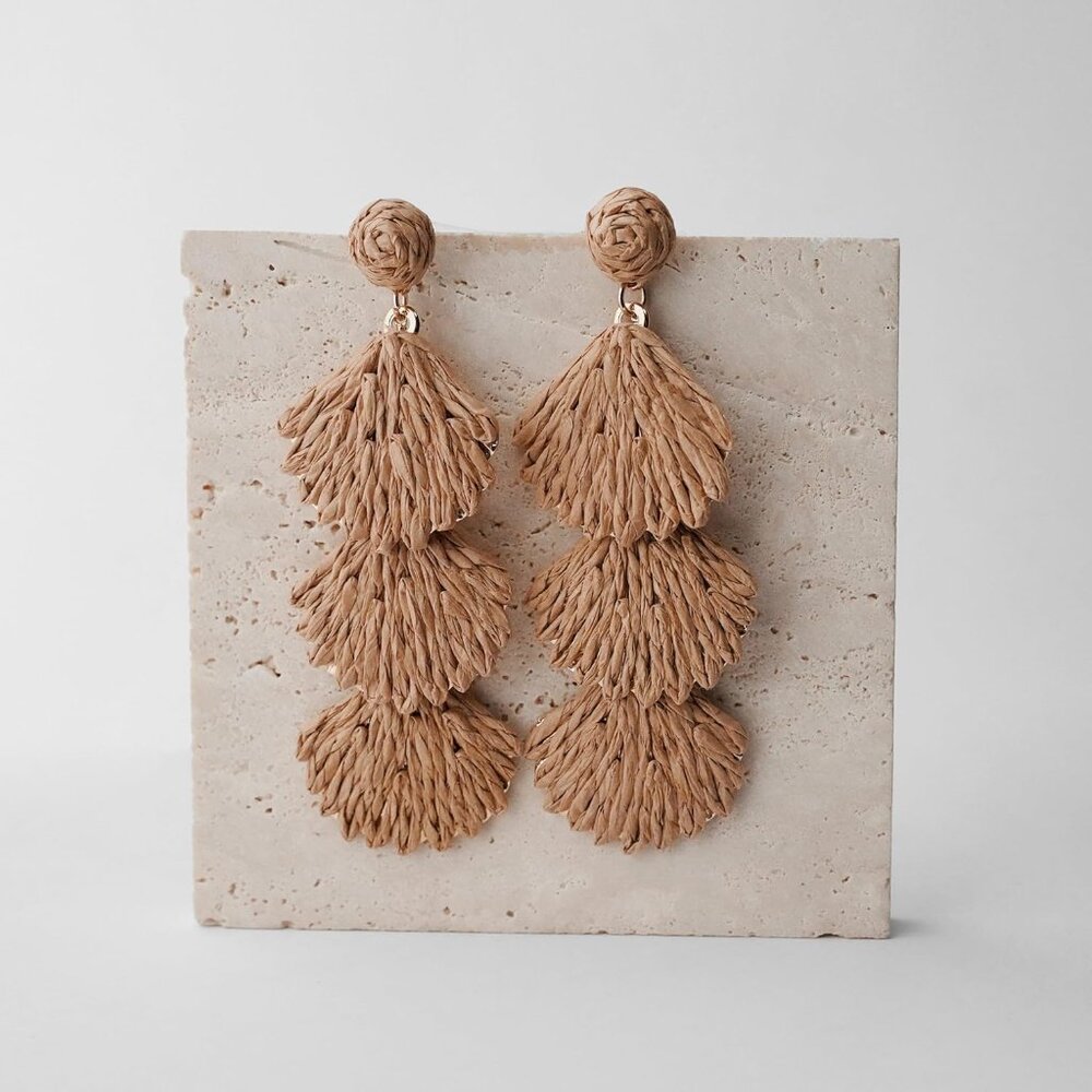 Fashion-Forward Raffia Shell Dangle Earrings - Pe… - image 3